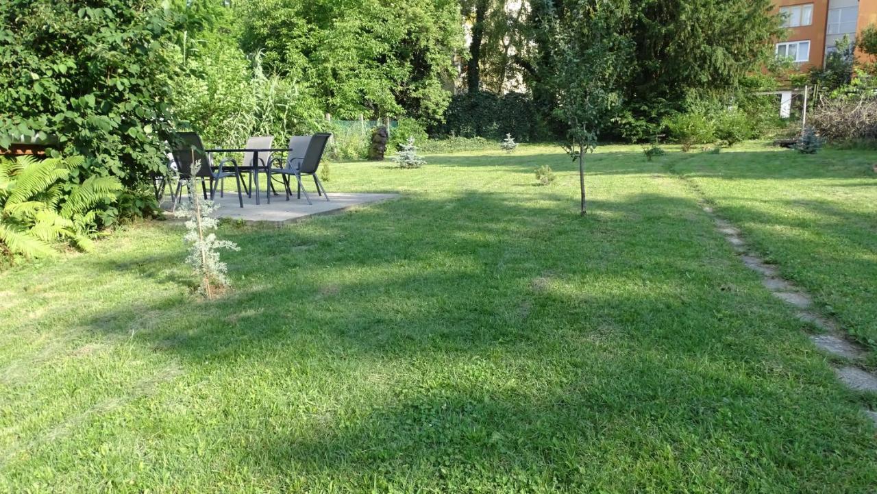 Villa אסטרגום מראה חיצוני תמונה