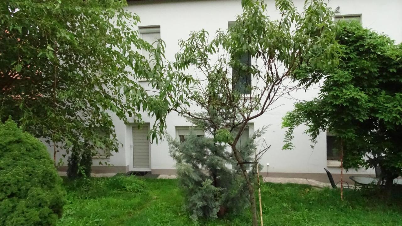 Villa אסטרגום מראה חיצוני תמונה
